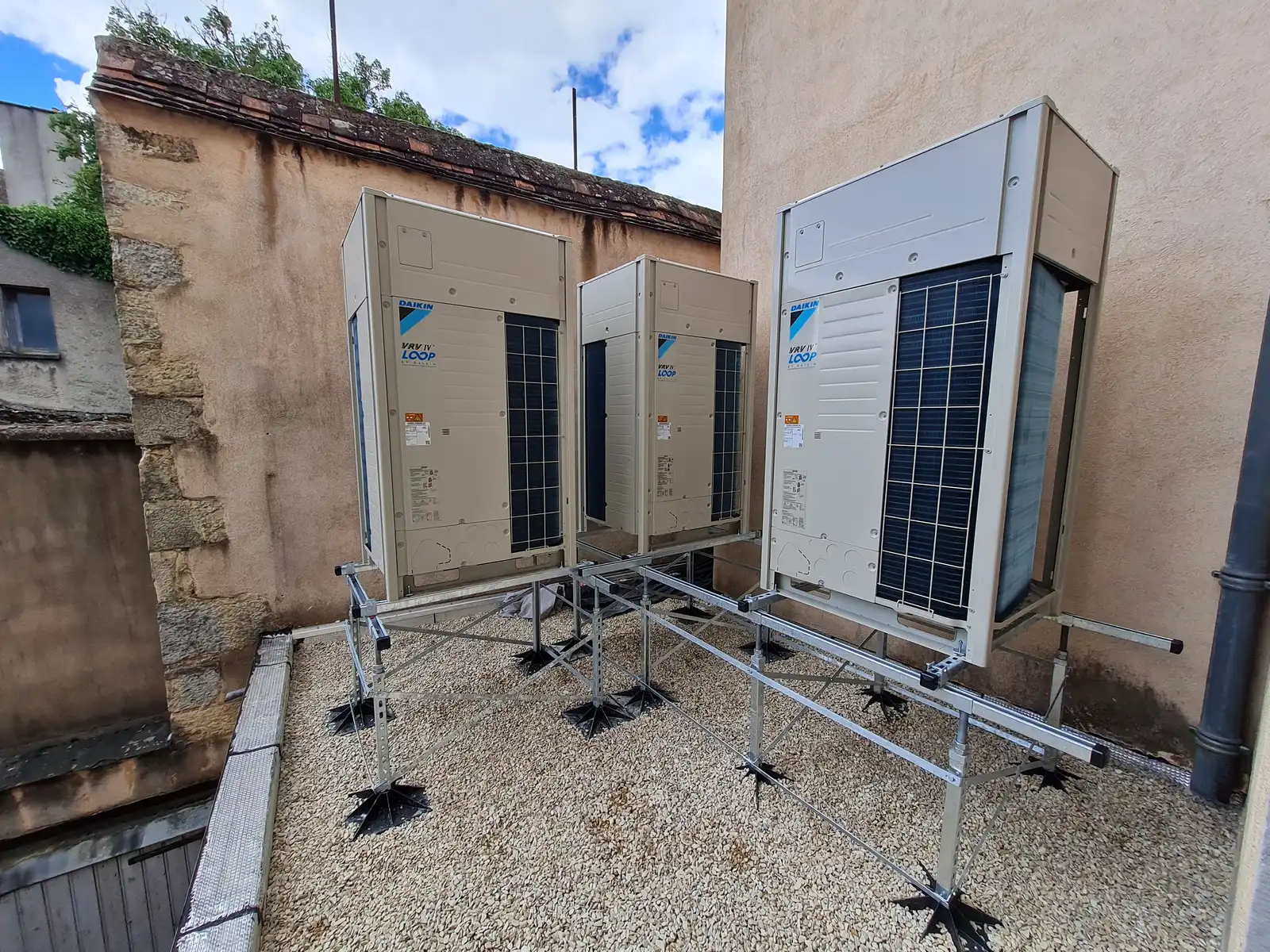 Système VRV Daikin pour le chauffage et la climatisation d'un hôtel